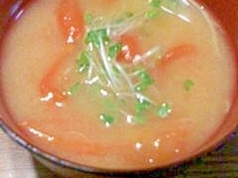 ミニトマトとスプラウトの味噌汁